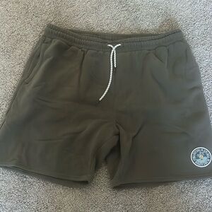 Salty crew men’s shorts - Size XL